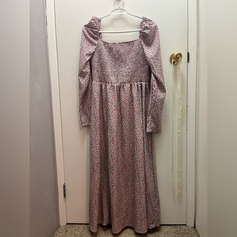 Long sleeved flower patterned dress - Picture 1 of 4